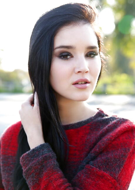 Shapely ukrainian brunette teen Malena Fendi in erotic gallery